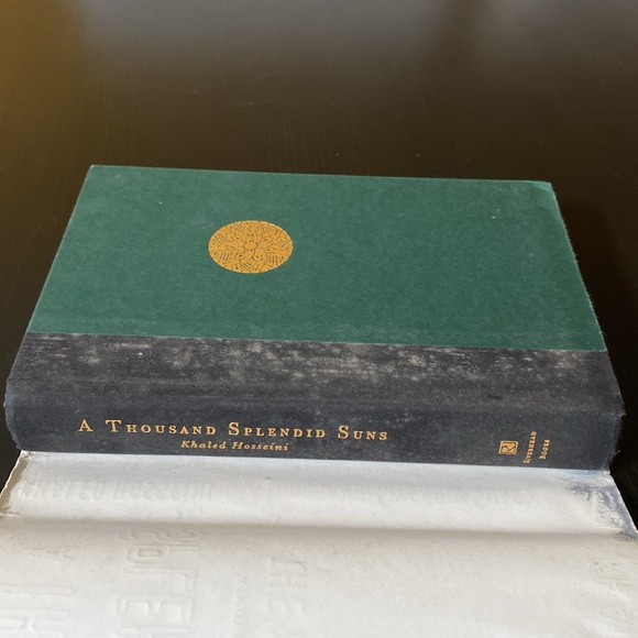 A Thousand Splendid Suns - Khaled Hosseini (Copy 2) - Picture 12 of 14